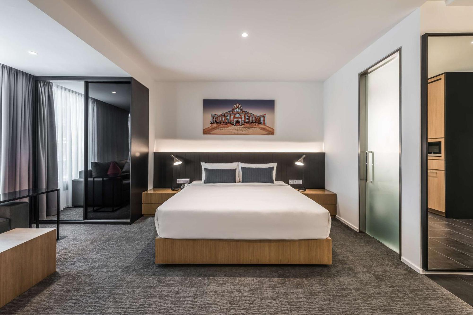 King Studio Suite Sofa Bed